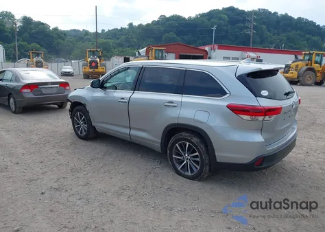 2017 Toyota Highlander Xle z USA, uszkodzony, nr VIN 5TDJZRFH9HS436785